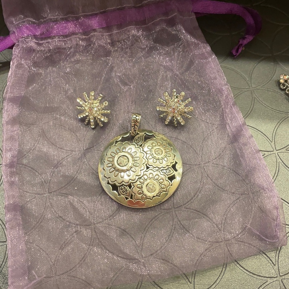 2 sided Pendant in sterling silver with earrings